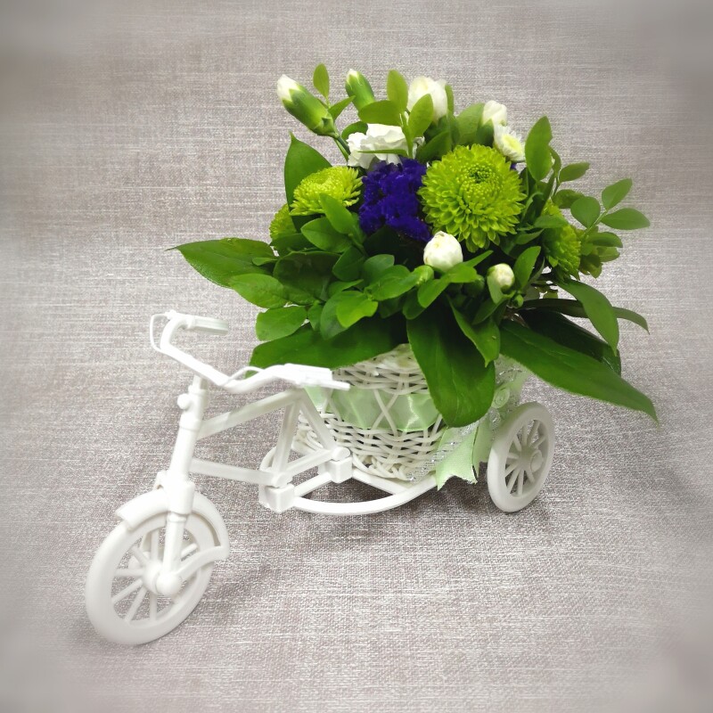 Композиция "Велосипед с цветами"